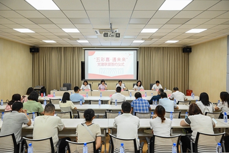 nhgj0711-01.jpg nhgj0711-01.jpg